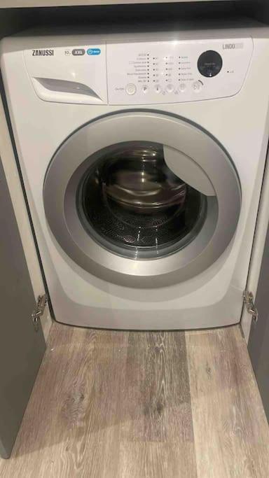 Comfortable Flat Close To The Beach Brighton Екстериор снимка