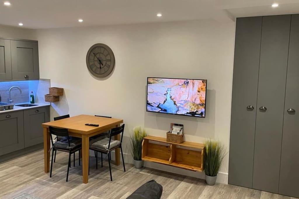 Comfortable Flat Close To The Beach Brighton Екстериор снимка